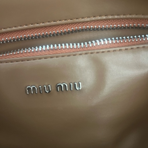 Miu Miu Pocket Nappa leather top-handle bag - Picture 7 of 16